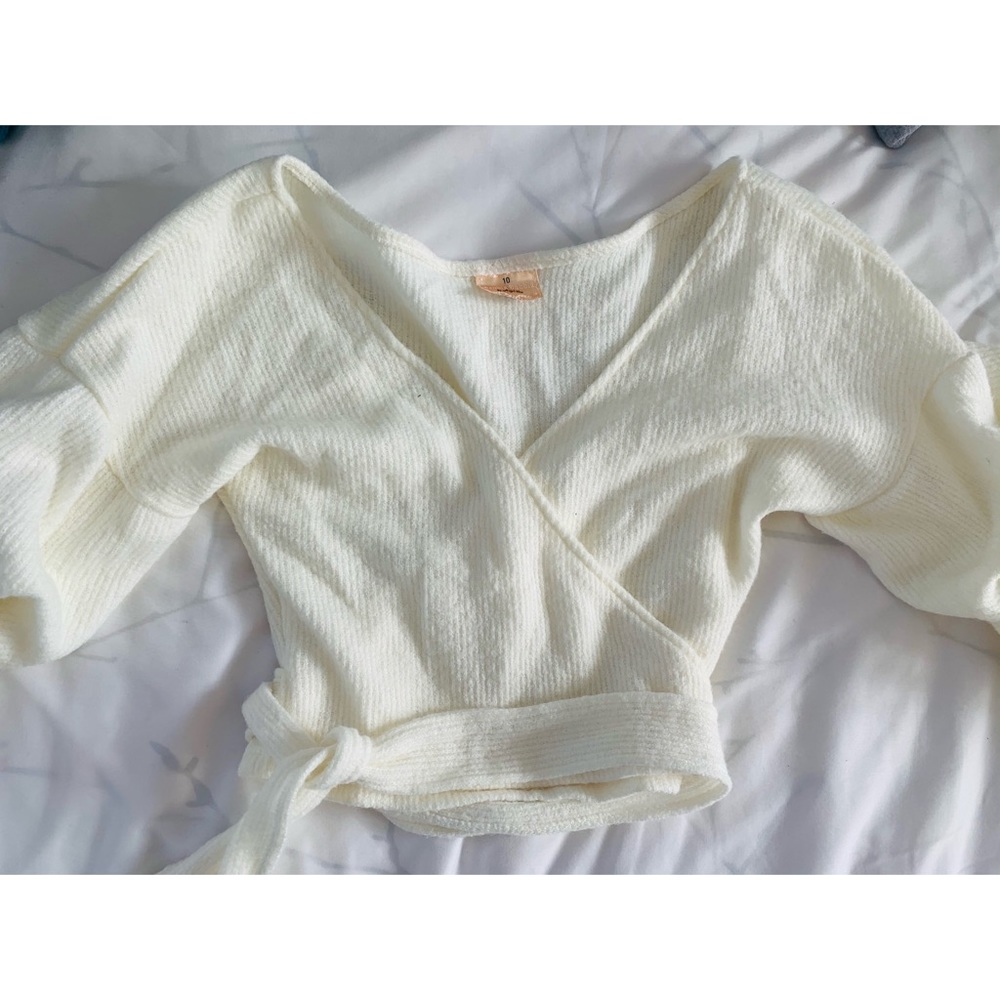 Cropped Criss Cross Knit Sweater - Picture 2 of 2